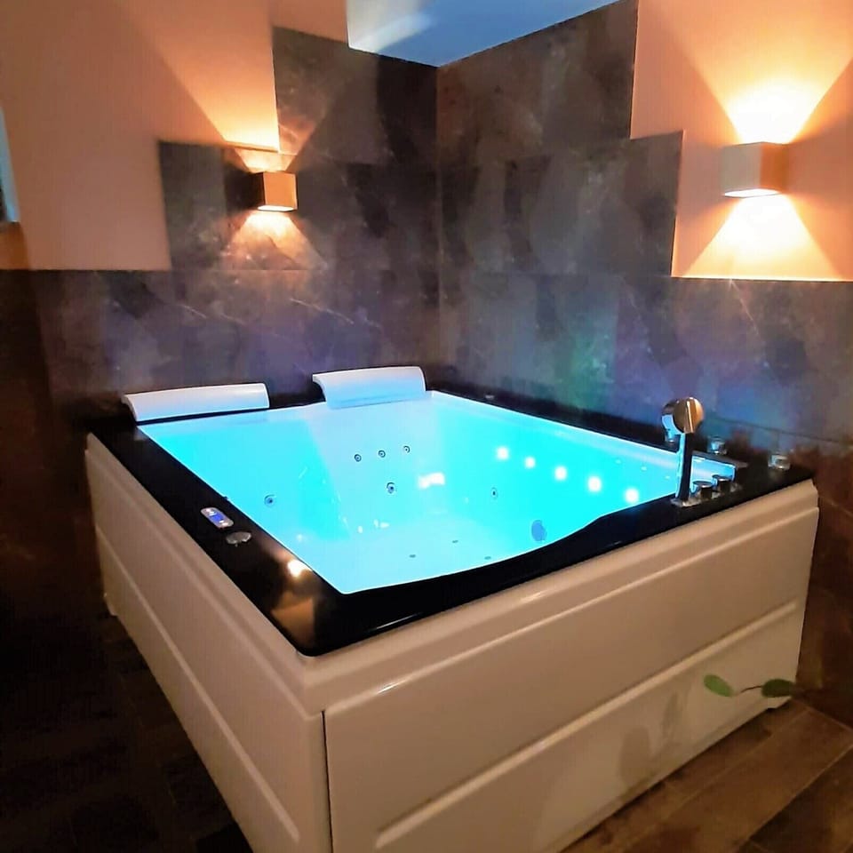 Indoor spa tub