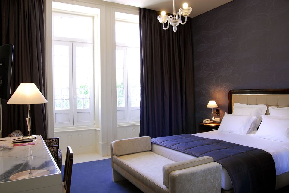 Hypo-allergenic bedding, minibar, in-room safe, desk