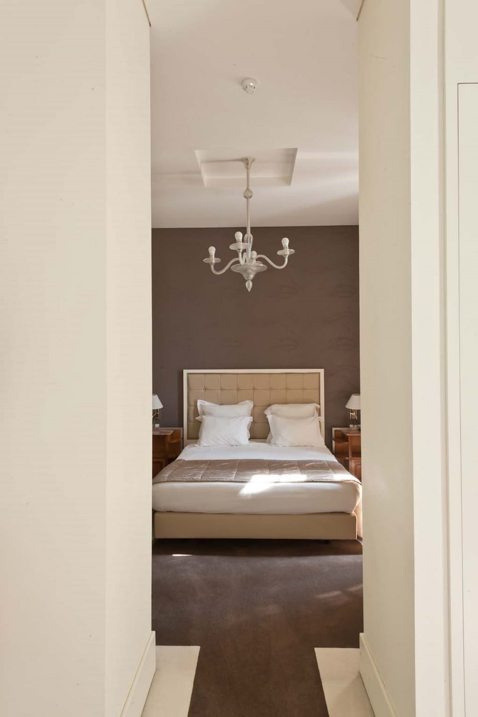 Room (Queen) | Hypo-allergenic bedding, minibar, in-room safe, desk
