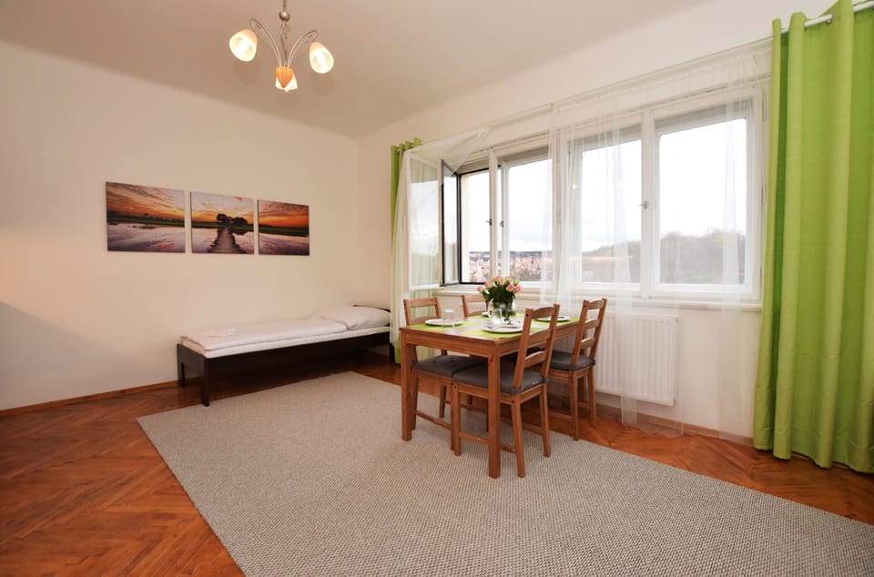 Classic Apartment, 2 Bedrooms, Kitchen, City View | In-room dining
