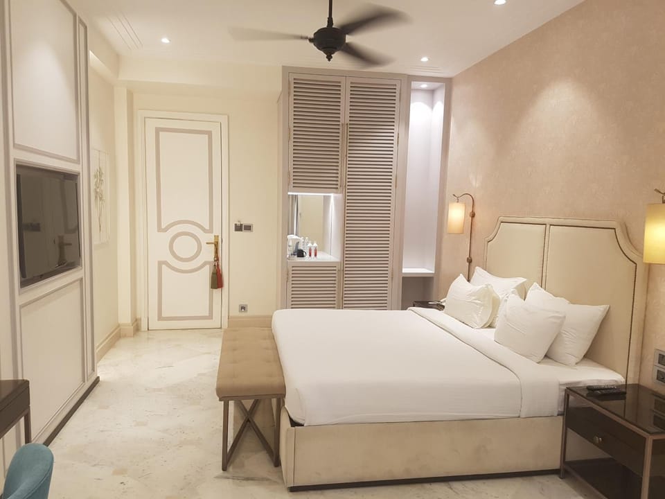 In-room safe, desk, blackout drapes, soundproofing
