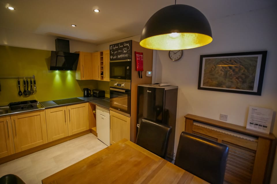 Cottage, 3 Bedrooms | Private kitchen | Fridge, microwave, electric kettle, toaster