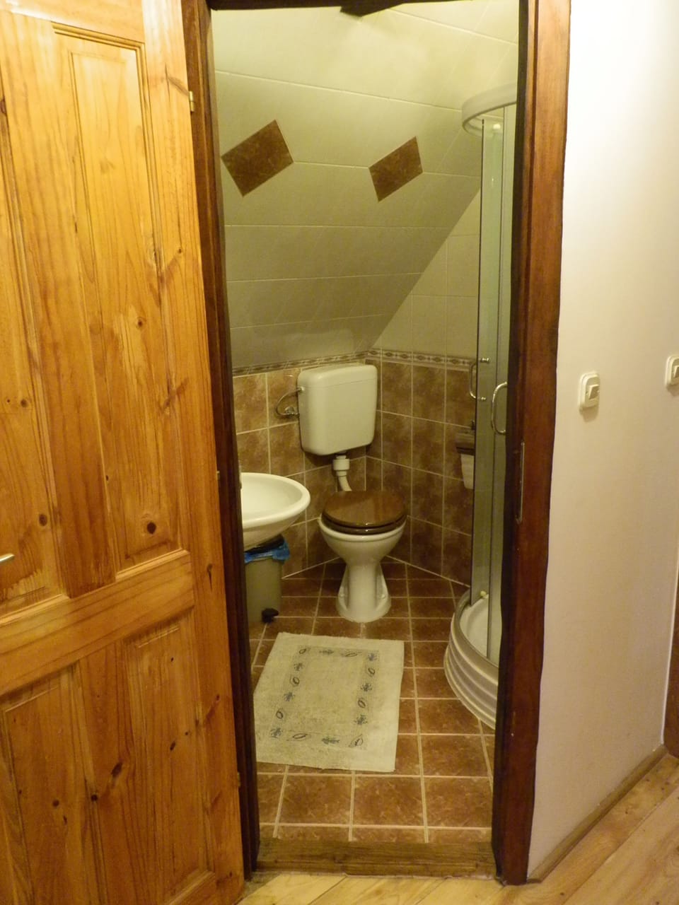 Comfort Triple Room | Bathroom | Shower, towels