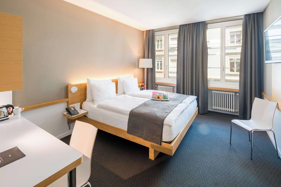 Superior Room, 1 Double Bed | Free minibar items, in-room safe, desk, laptop workspace