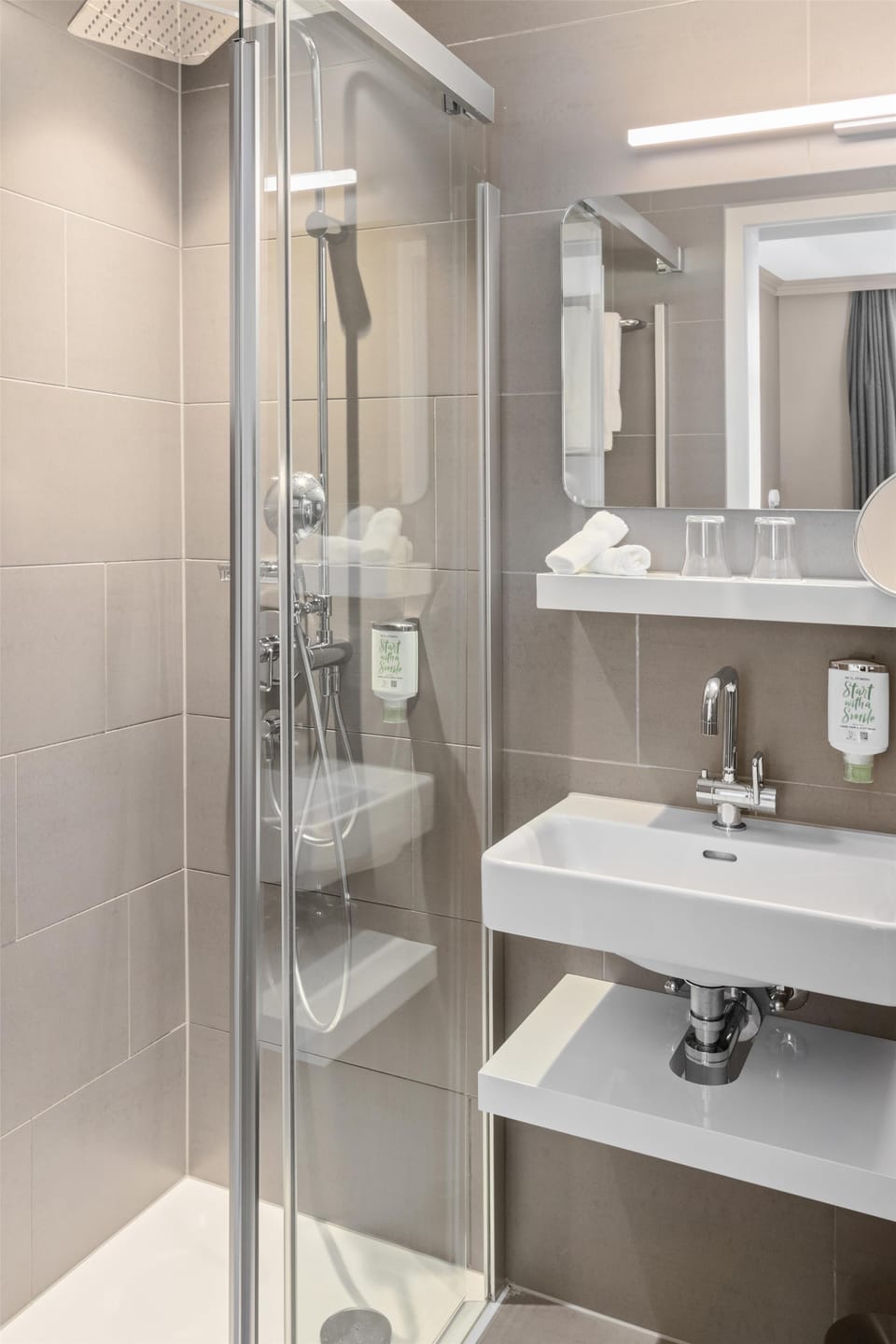 Shower, rainfall showerhead, free toiletries, hair dryer