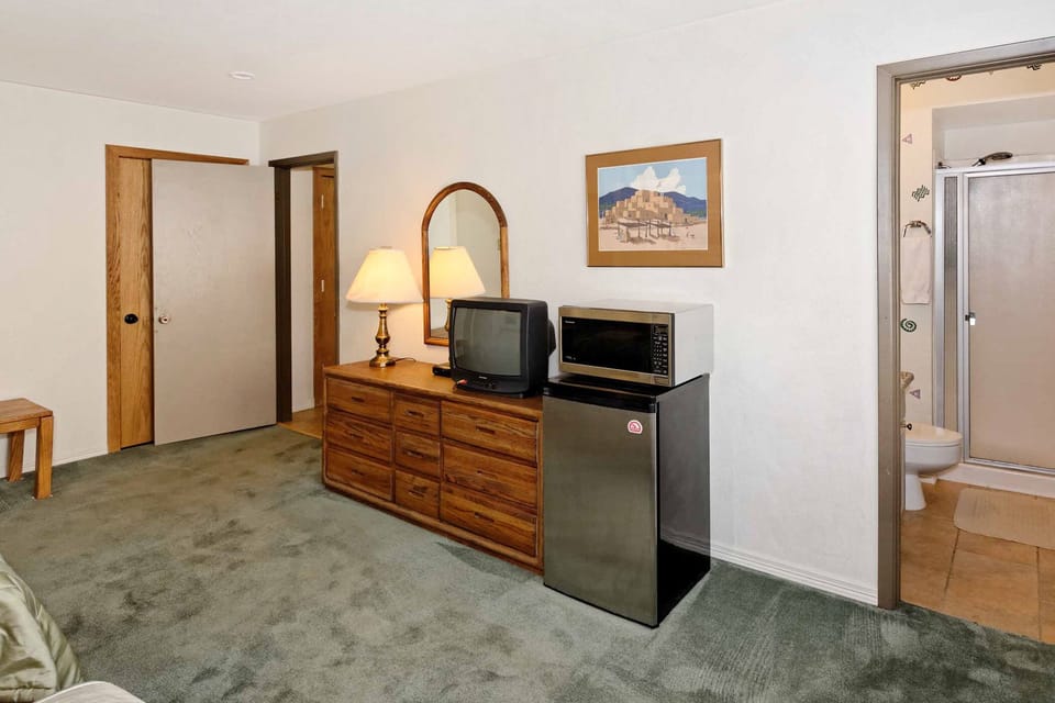 The second master BR also has an en-suite bathroom, small fridge and microwave.