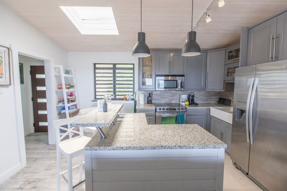 Design Villa | Private kitchen | Fridge, microwave, stovetop, coffee/tea maker