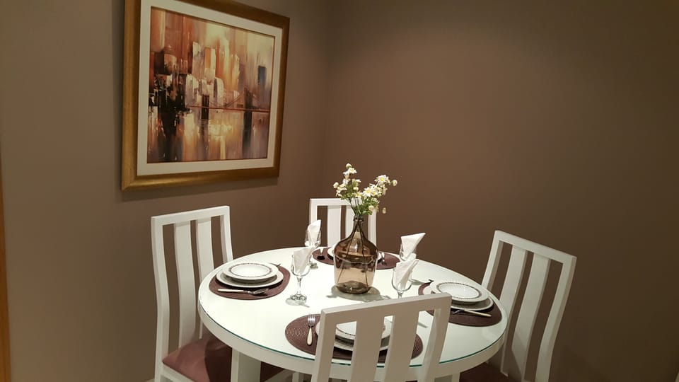 Apartment, 2 Bedrooms | In-room dining