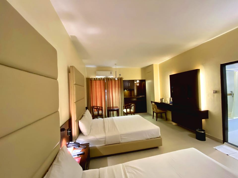 Deluxe Quadruple Room | Desk, free WiFi, bed sheets