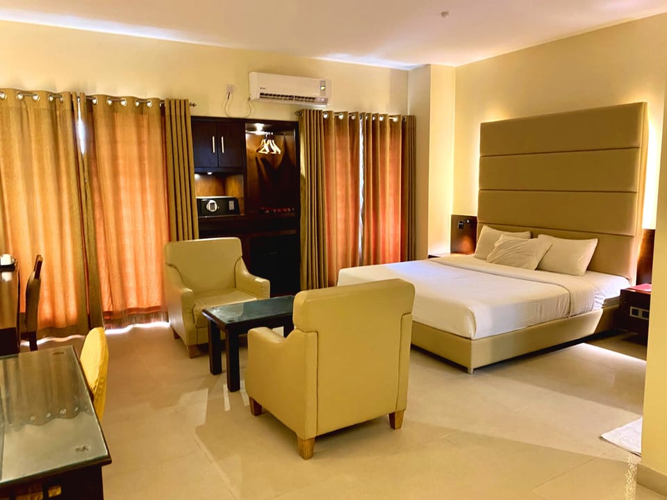 Honeymoon Room | Desk, free WiFi, bed sheets