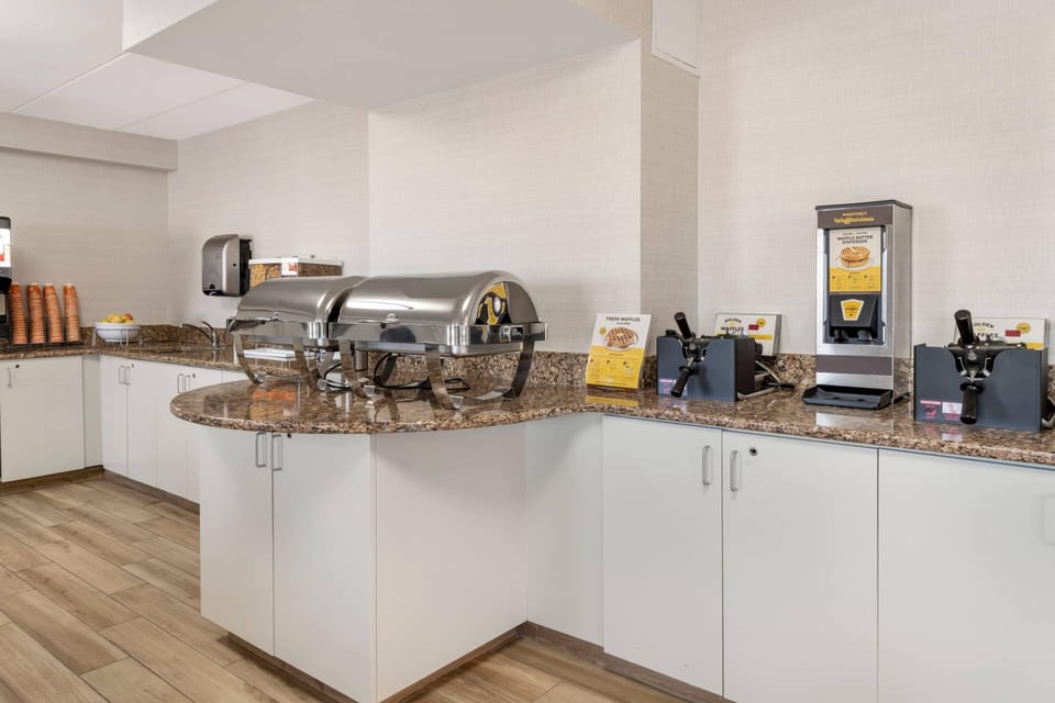 Free daily continental breakfast