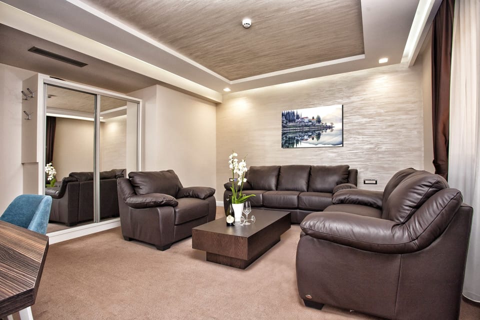 Suite, 1 Bedroom | Living area | Flat-screen TV