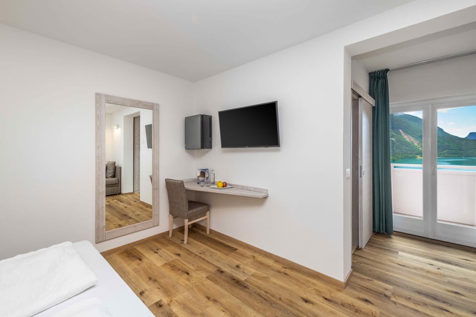 Deluxe Room | In-room safe, desk, blackout drapes, free WiFi