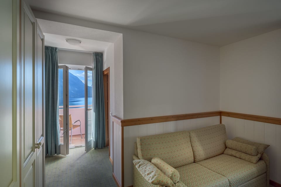 Comfort Quadruple Room | In-room safe, desk, blackout drapes, free WiFi