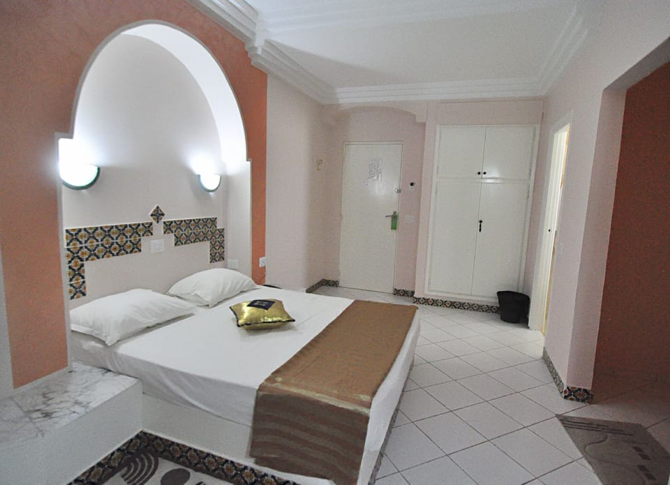 Double Room | Frette Italian sheets, down comforters, Select Comfort beds, desk
