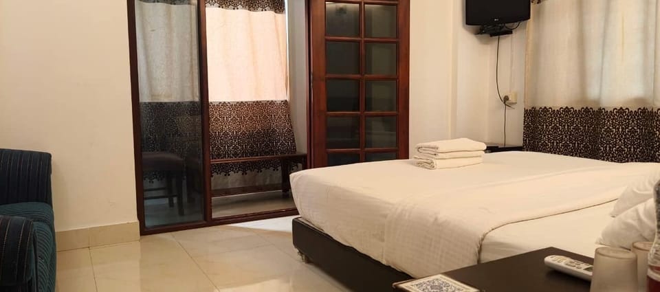 Deluxe Room | In-room safe, soundproofing, iron/ironing board, WiFi (free)