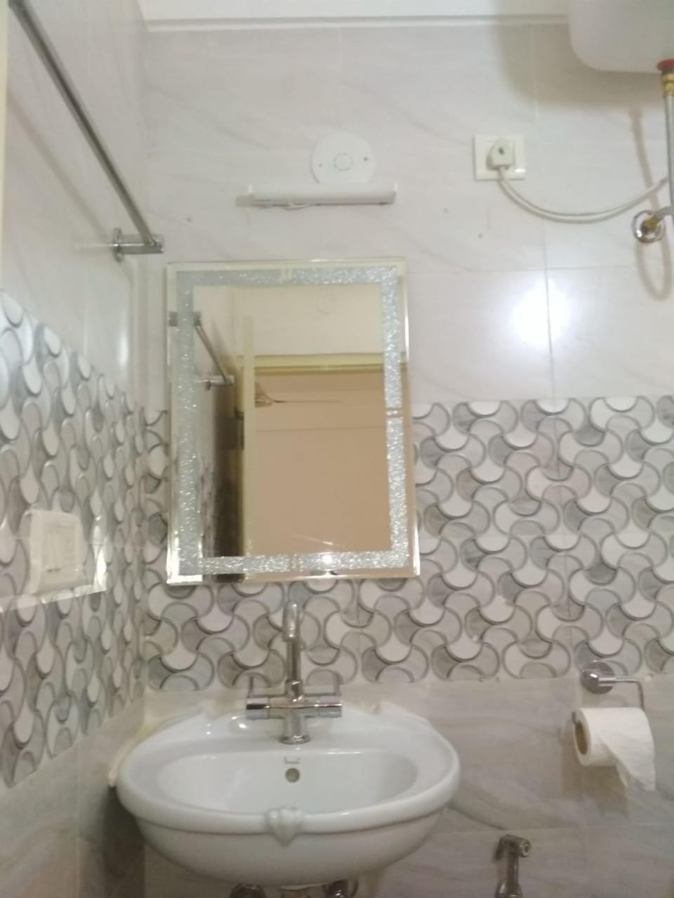 Deluxe Room | Bathroom amenities | Shower, free toiletries, towels