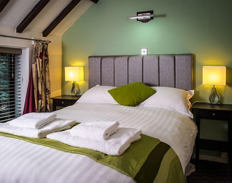 Family Room | Desk, free WiFi