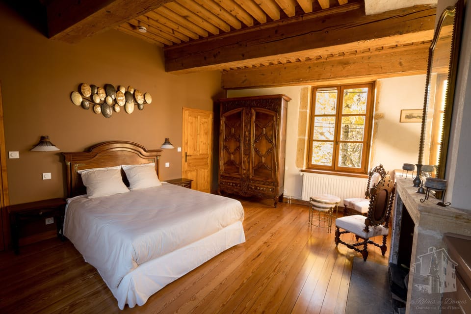 Chambre Double | Premium bedding, individually decorated, individually furnished, desk