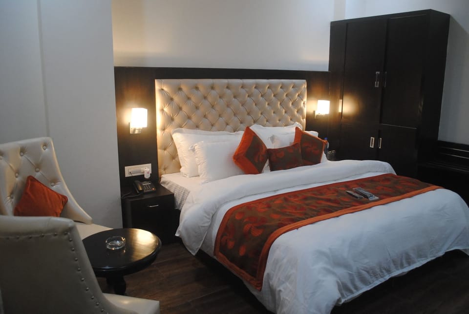 Premium Room | Premium bedding, minibar, in-room safe, desk
