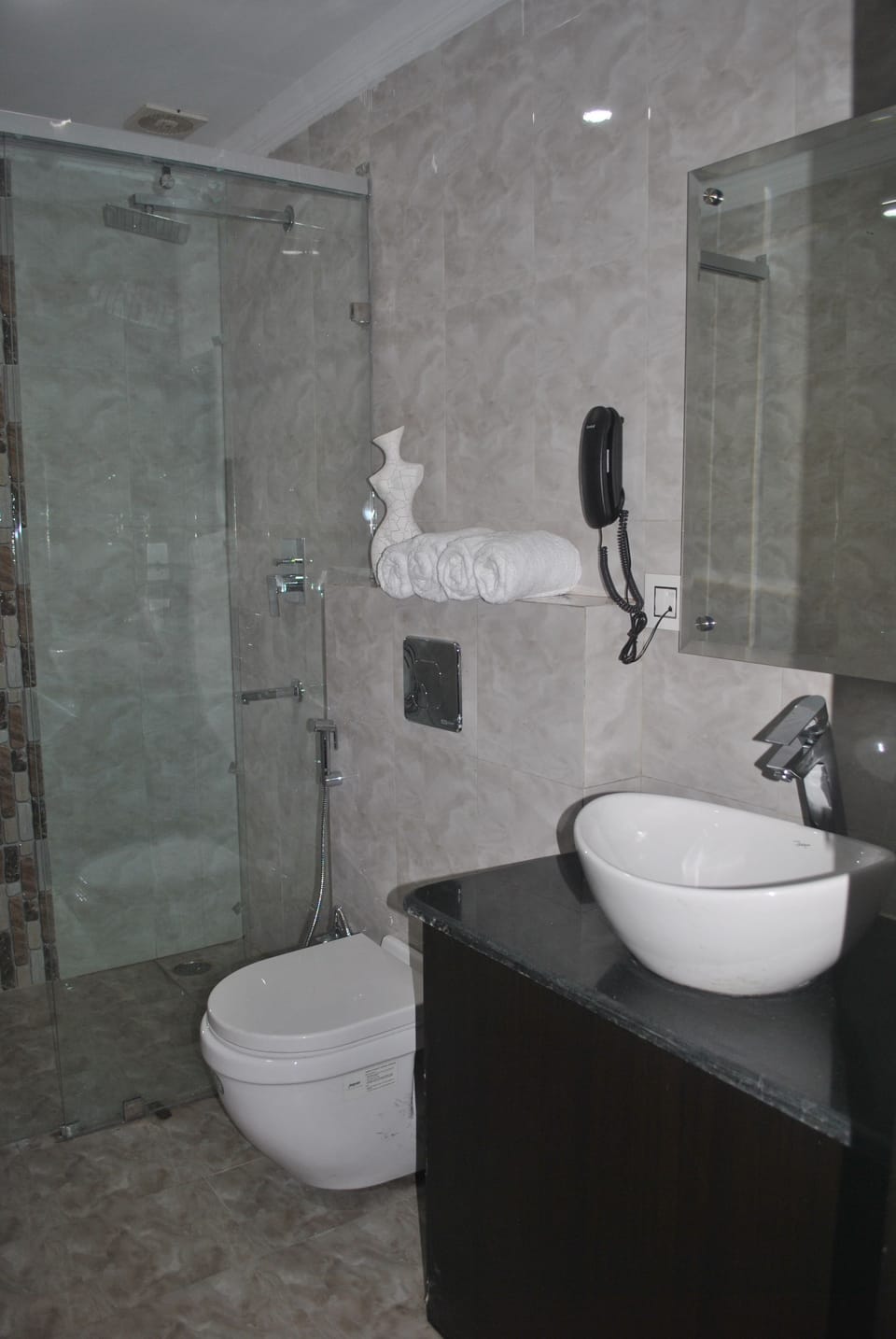 Premium Room | Bathroom | Shower, free toiletries, towels