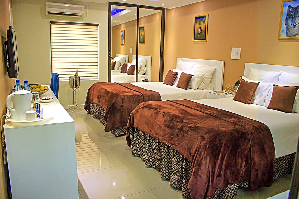 Executive Twin Room, Garden View | Frette Italian sheets, premium bedding, in-room safe, desk