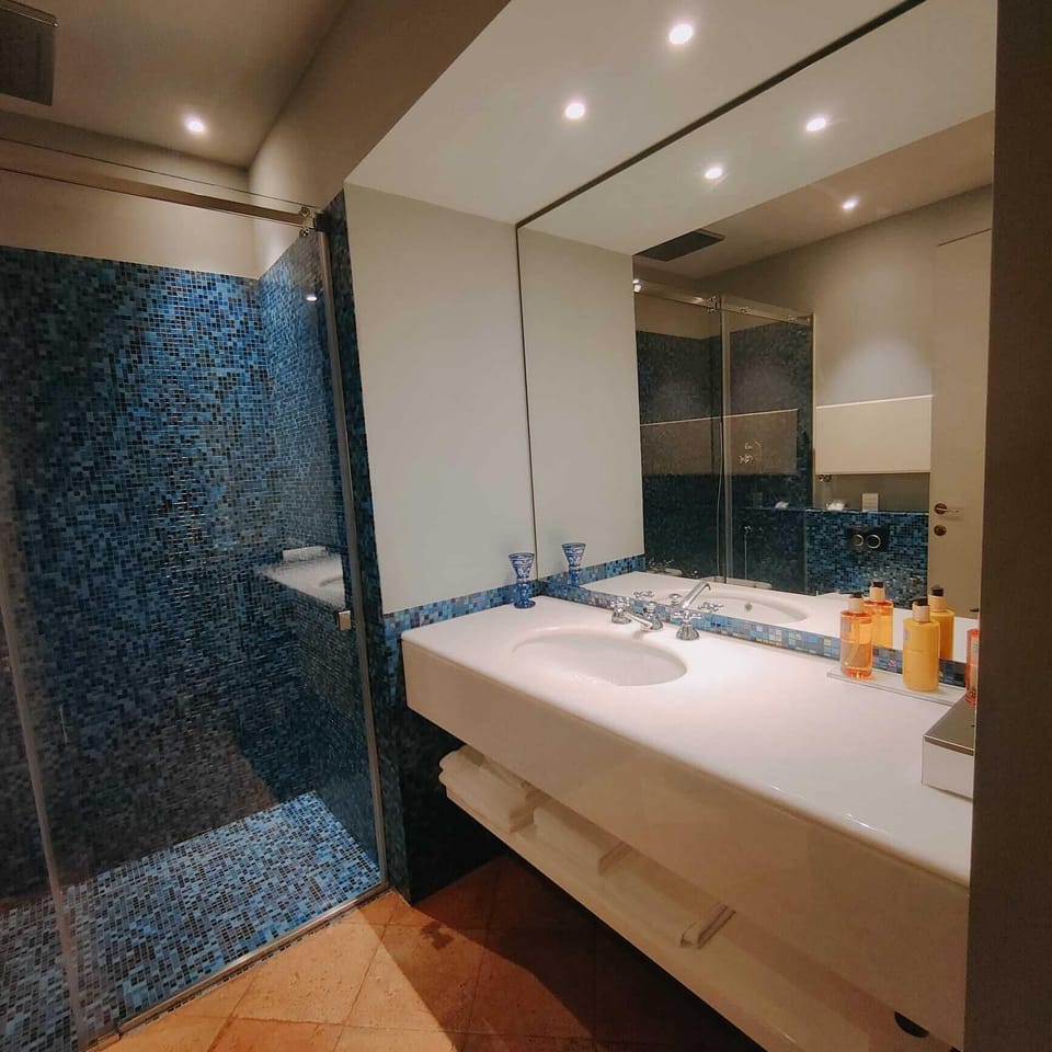 Camera Superior con letto matrimoniale | Bathroom | Shower, rainfall showerhead, hair dryer, bidet