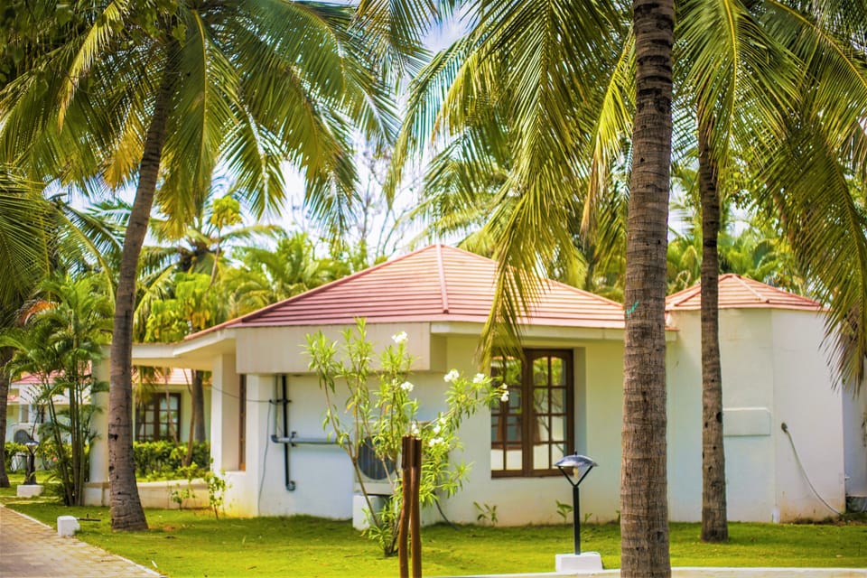 Cottage | Water view