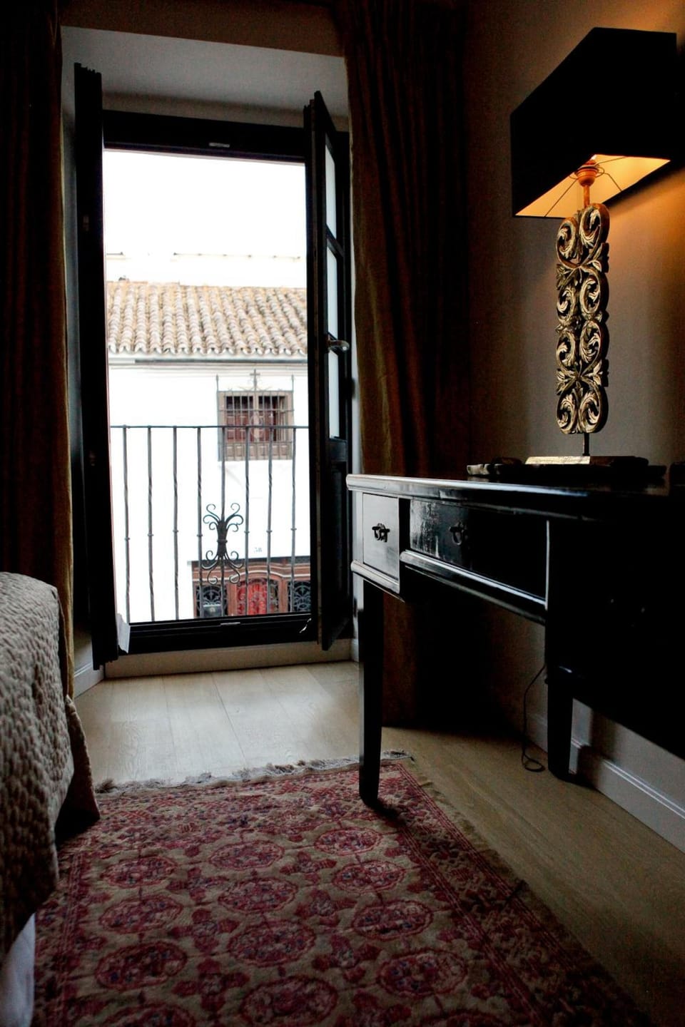 Premium bedding, in-room safe, desk, soundproofing