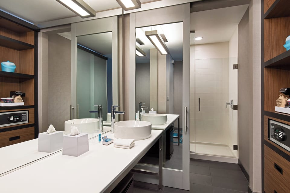 aloft, Room, 1 King Bed | Bathroom | Hair dryer, towels, soap, shampoo