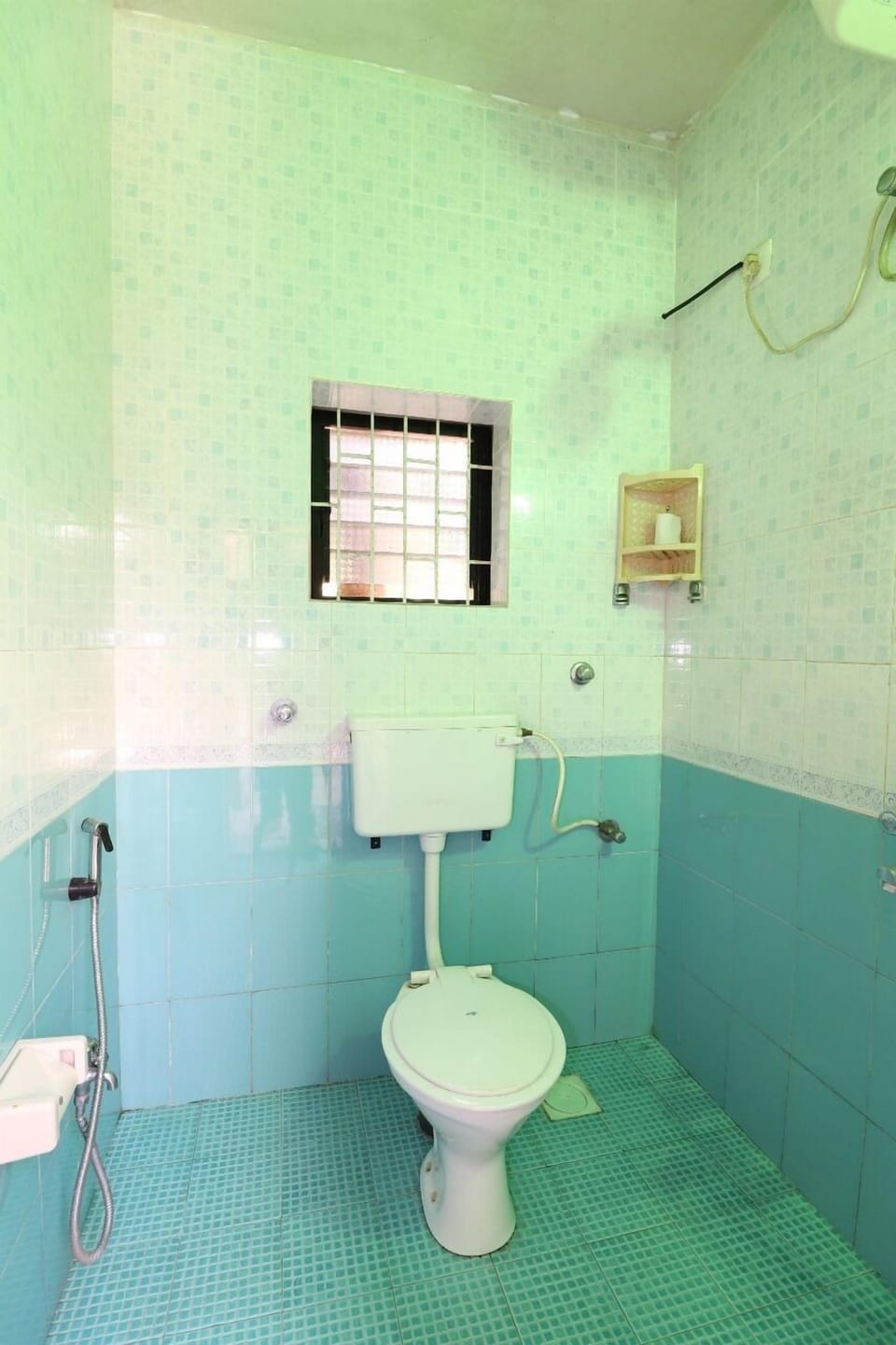 Deluxe Double or Twin Room, Terrace | Bathroom | Shower, free toiletries, hair dryer, towels