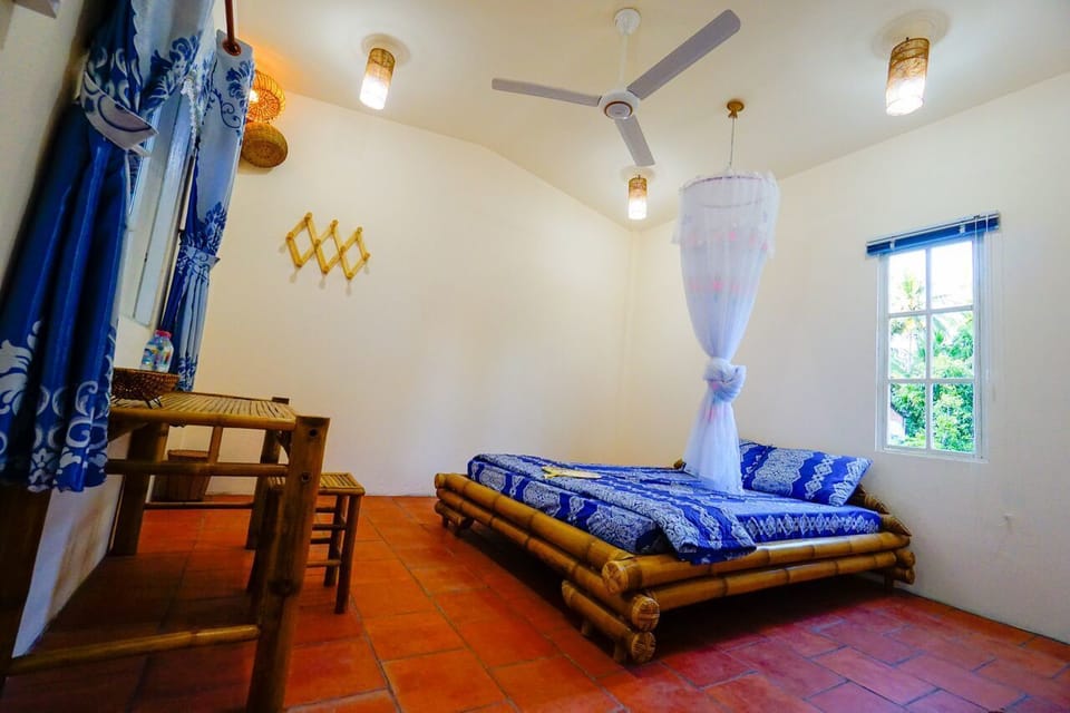 Bungalow (Garden & Lake View) | Desk, laptop workspace, free WiFi