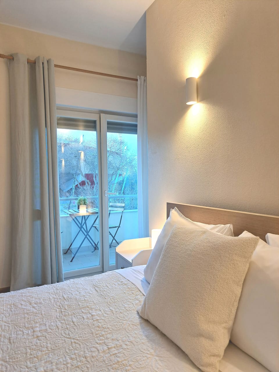 Comfort Double Room, Non Smoking, Shared Bathroom | Individually decorated, individually furnished, blackout drapes