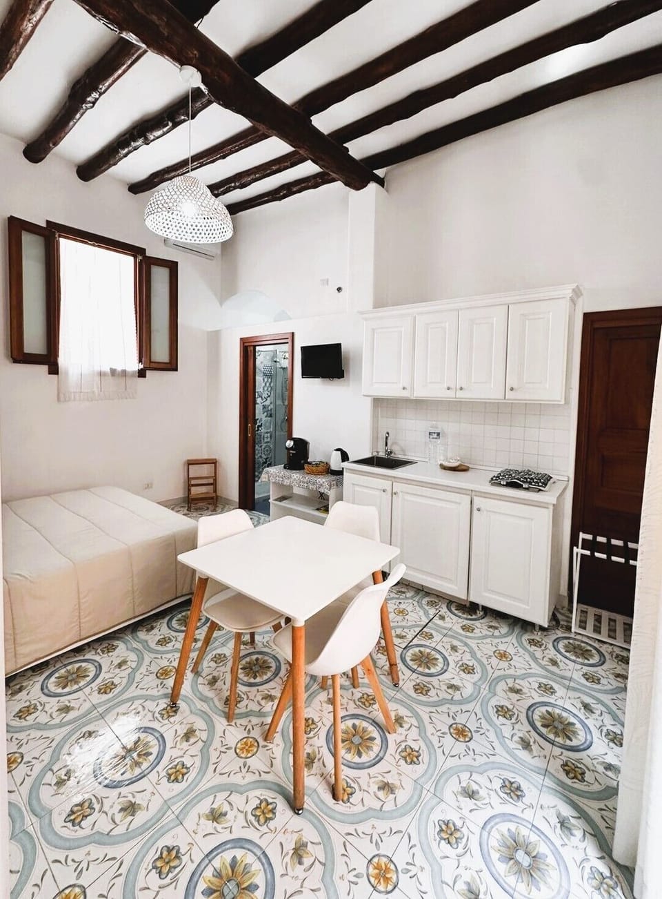 Standard Studio | Private kitchen | Full-size fridge, stovetop, espresso maker, coffee/tea maker