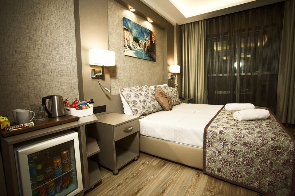 Minibar, in-room safe, desk, iron/ironing board