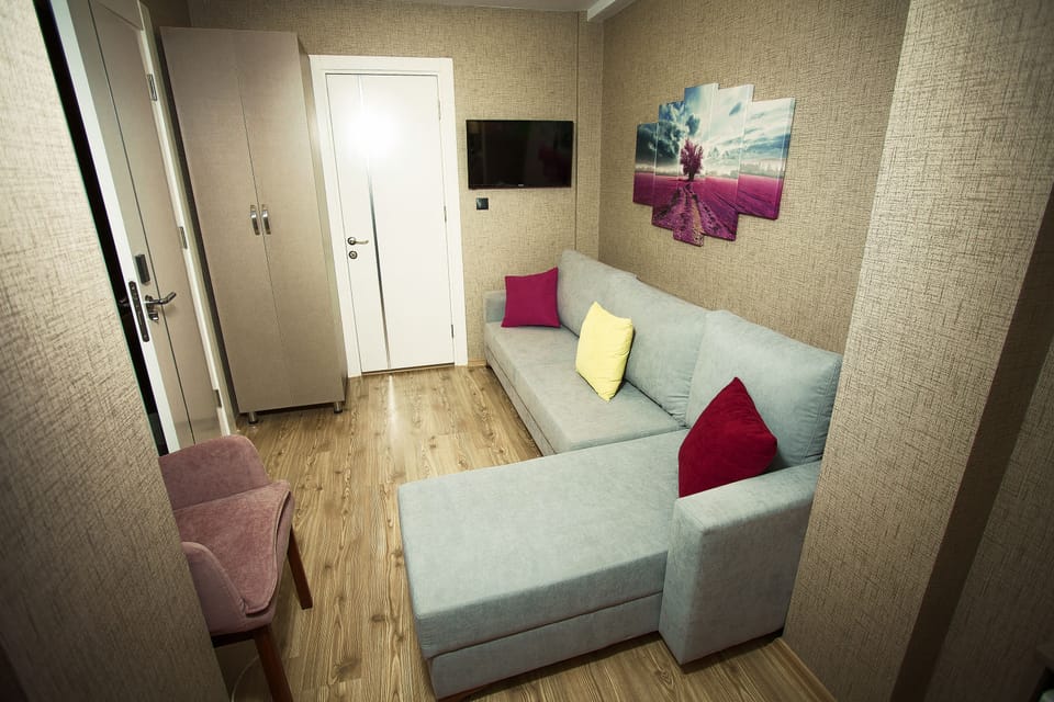 Deluxe Suite | Living area | LCD TV