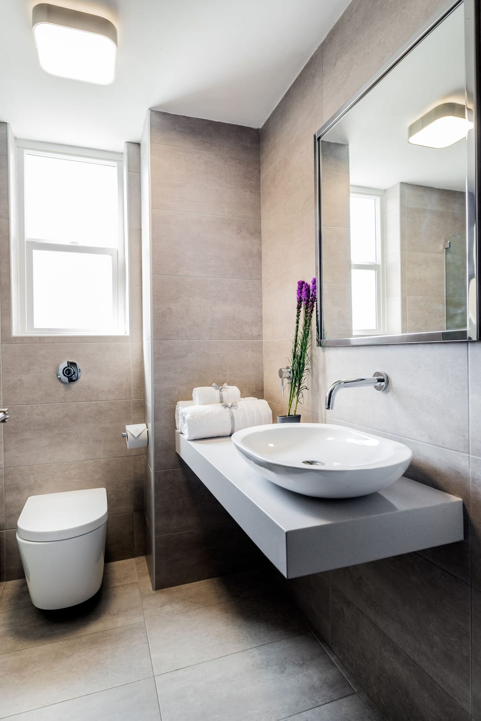 Double Room, 1 Queen Bed (Street view) | Bathroom | Shower, rainfall showerhead, free toiletries, hair dryer