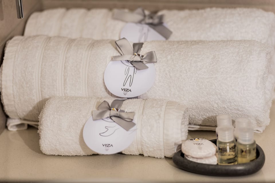 Shower, rainfall showerhead, free toiletries, hair dryer