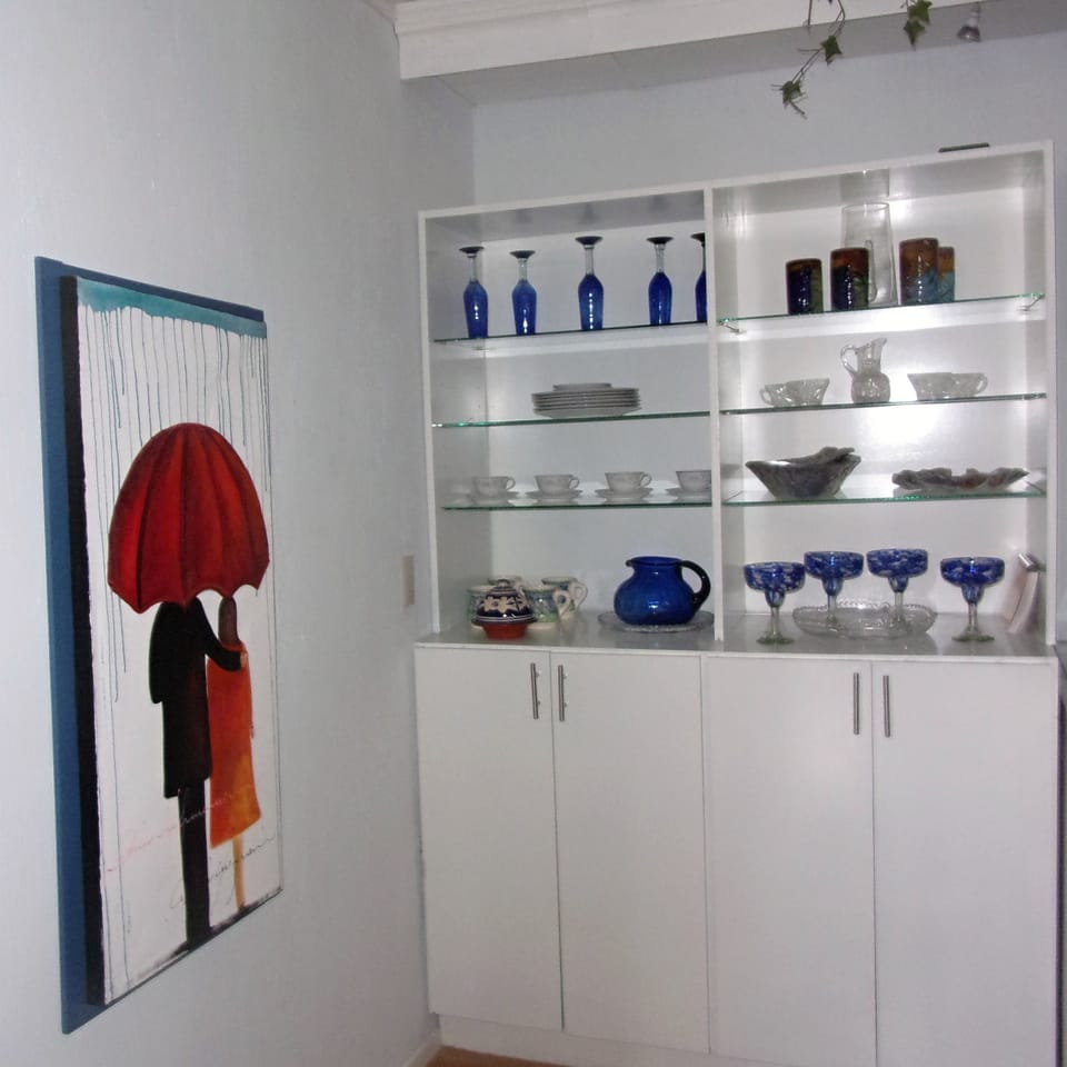 Suite 1, Queen Bed separate kitchen and living room | In-room dining