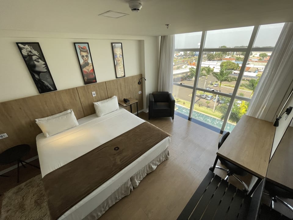 Deluxe Room, 1 King Bed | Premium bedding, minibar, in-room safe, desk