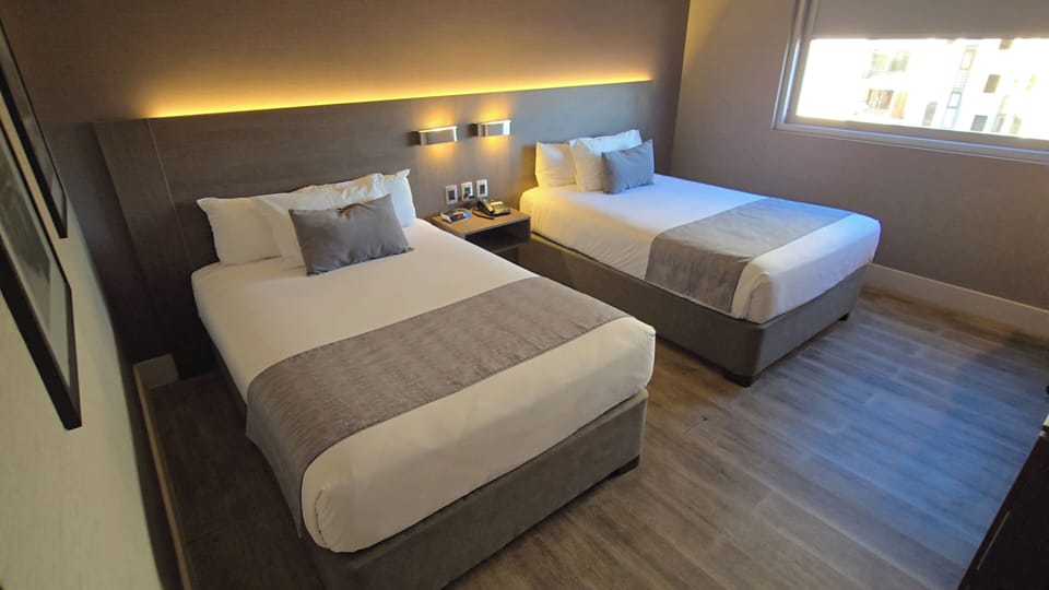 Standard Twin Room | Premium bedding, in-room safe, desk, laptop workspace