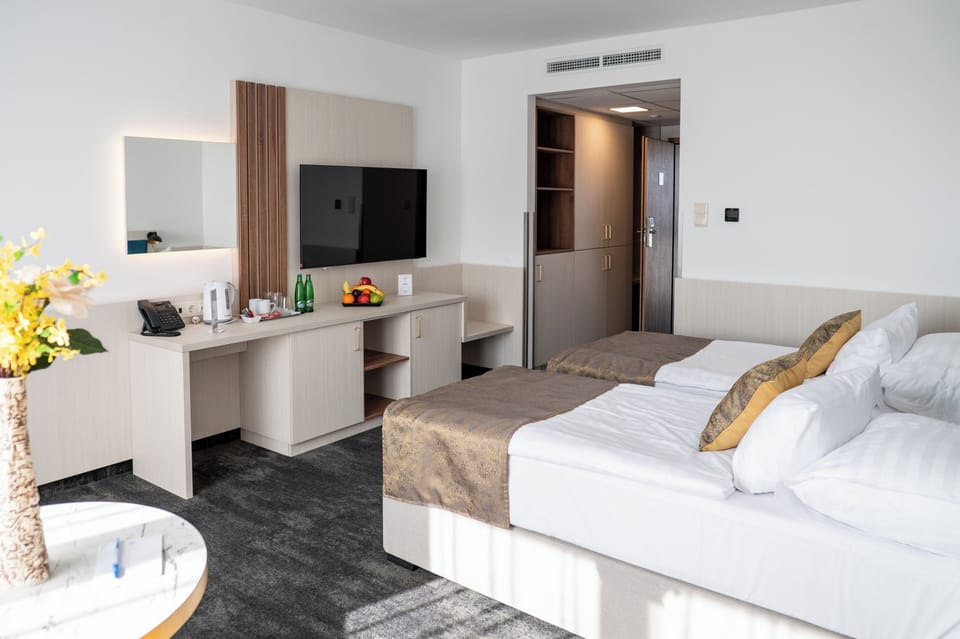 Deluxe Double or Twin Room | Minibar, in-room safe, blackout drapes, iron/ironing board