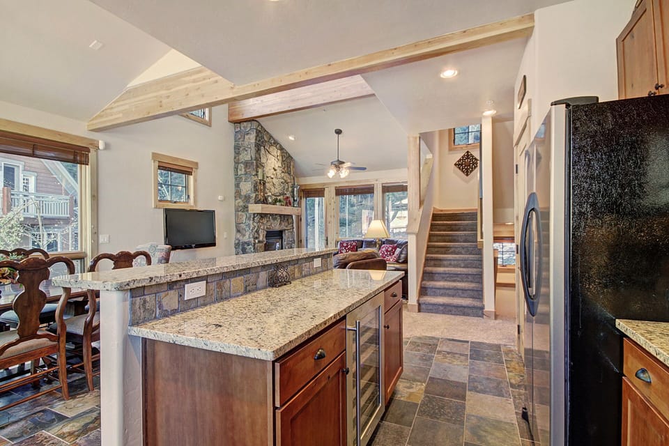 Townhome, 4 Bedrooms | Private kitchen | Fridge, microwave, oven, dishwasher