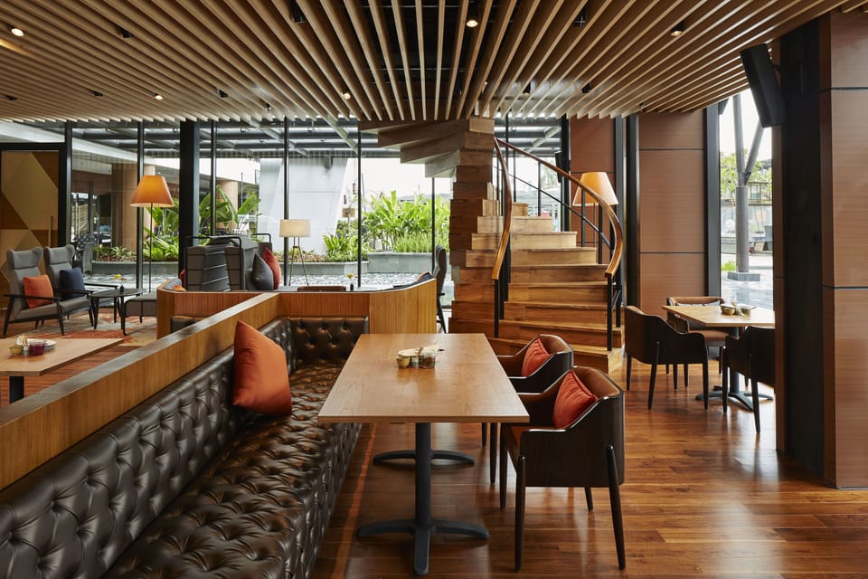 2 restaurants; breakfast, lunch, dinner, and brunch served