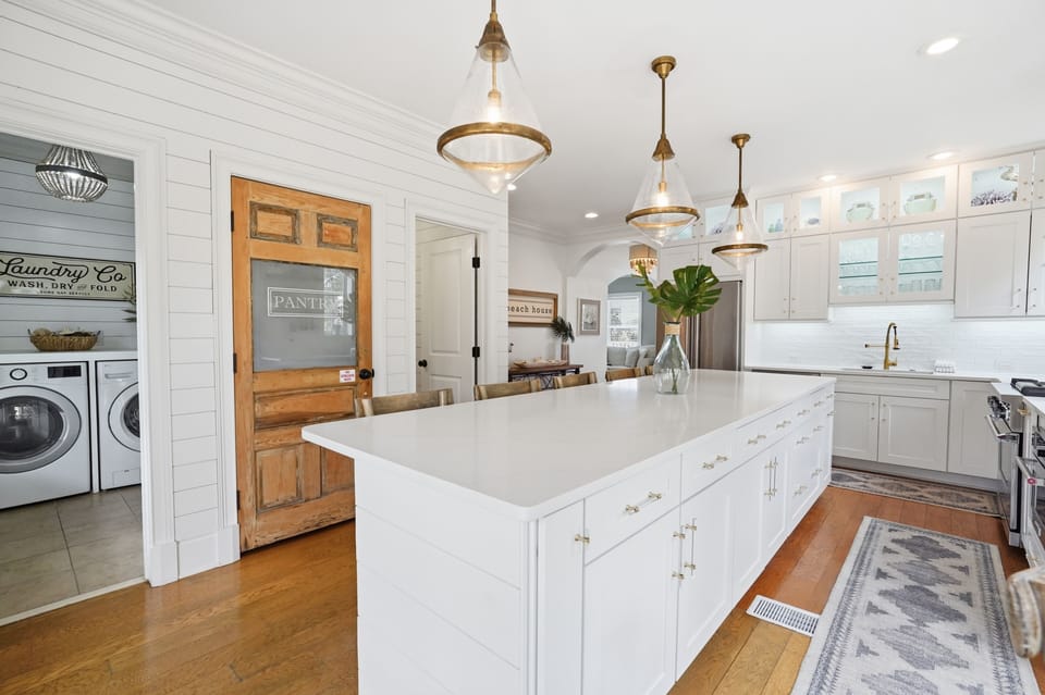House, 5 Bedrooms | Private kitchen | Fridge, microwave, oven, coffee/tea maker
