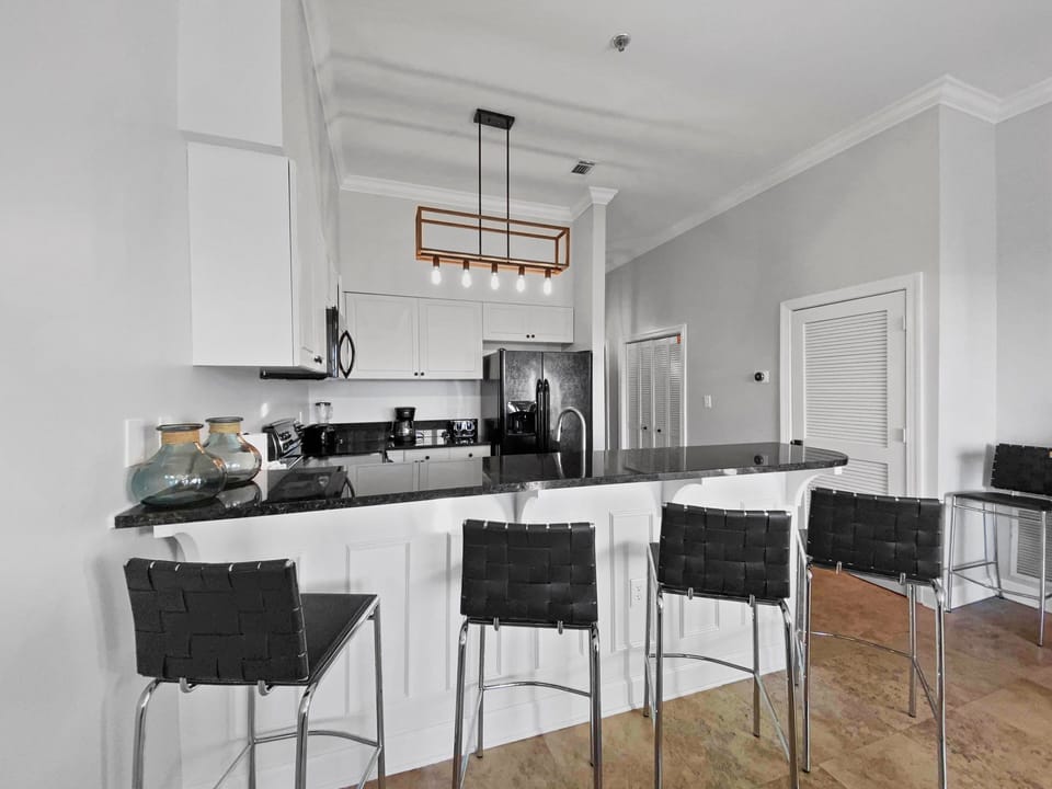 Condo, 3 Bedrooms | Private kitchen | Microwave, oven, coffee/tea maker