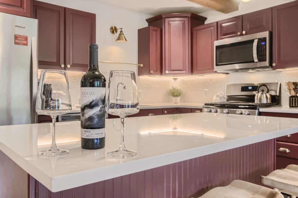 Condo, 2 Bedrooms | Private kitchen | Fridge, microwave, oven, dishwasher