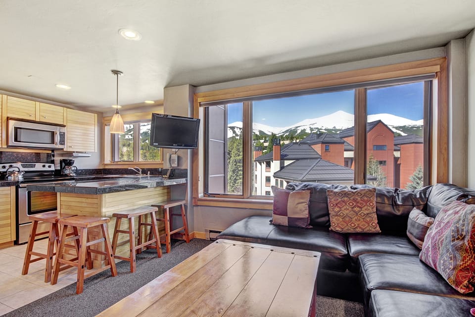 Studio | Private kitchen | Full-size fridge, microwave, oven, stovetop