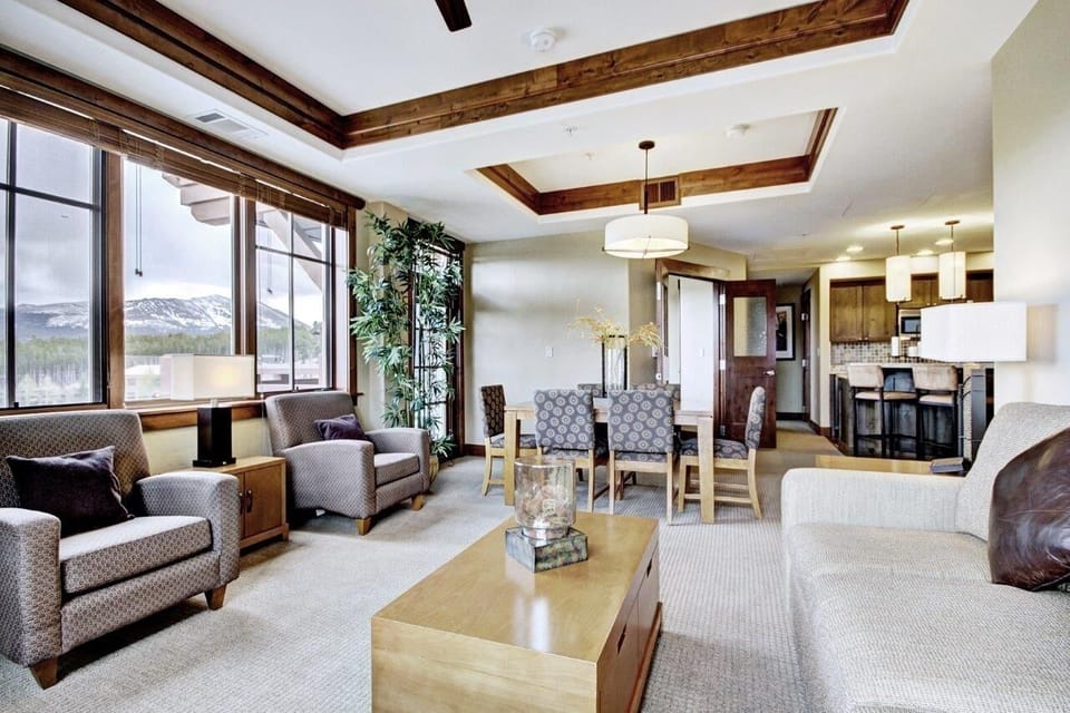 Condo, 3 Bedrooms | Living area