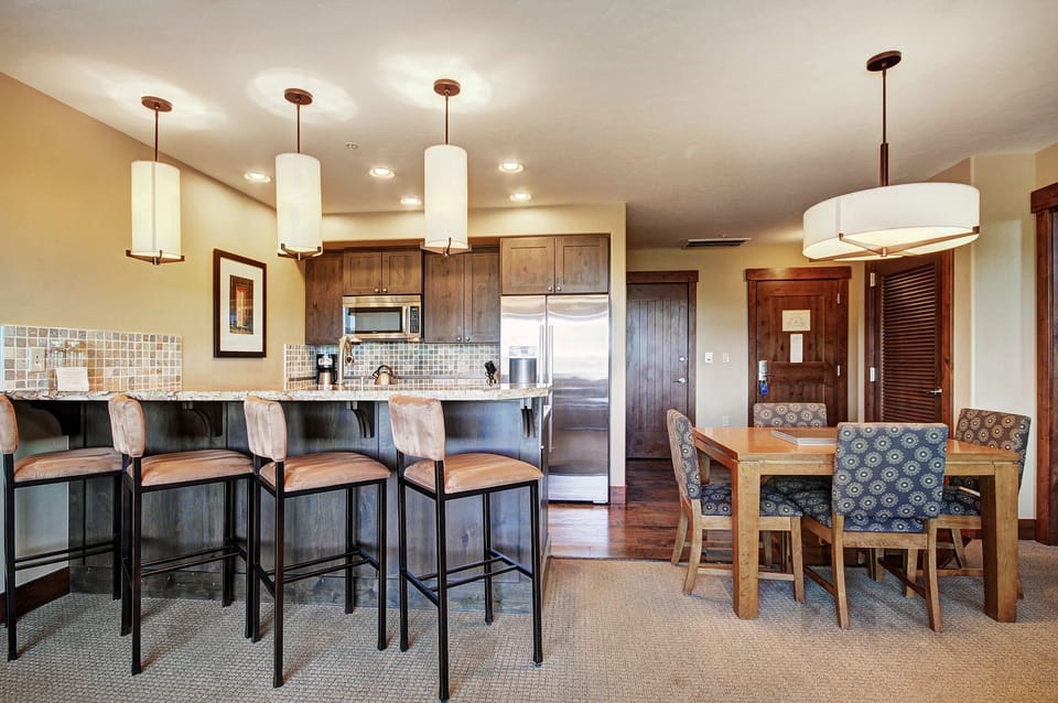 Condo, 1 Bedroom | Dining
